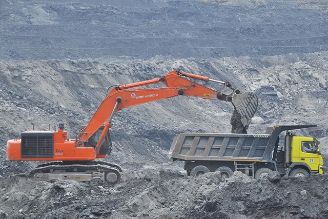 SCCL sets target of producing 300 lakh tons of coal in next five months